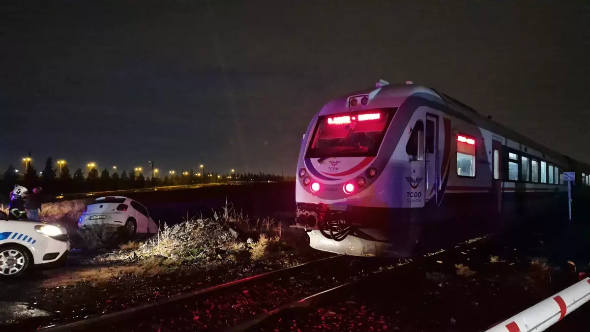 Diyarbakır’da Tren Otomobile Çarptı: Sürücü Yaralandı